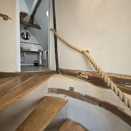 Duplex Atypique: Historic Retreat Near D-day Beaches *
