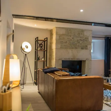 Duplex Atypique: Historic Retreat Near D-day Beaches Apartment