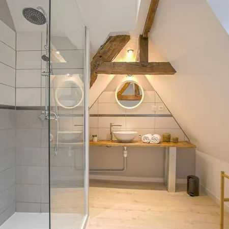 Duplex Atypique: Historic Retreat Near D-day Beaches * Bayeux