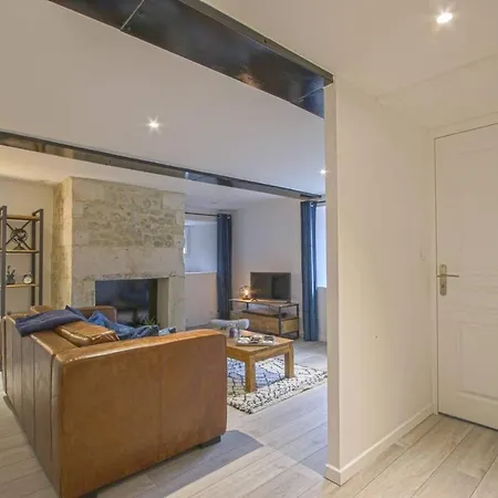 Duplex Atypique: Historic Retreat Near D-day Beaches Apartment Bayeux