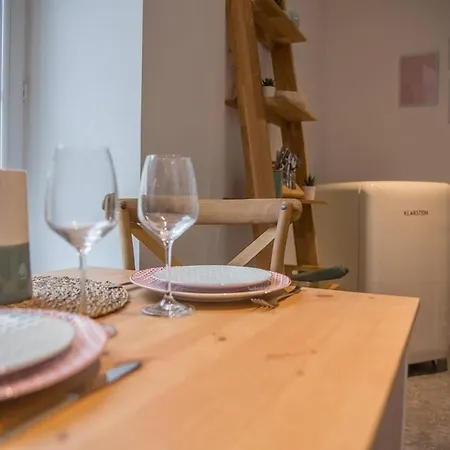 Duplex Atypique: Historic Retreat Near D-day Beaches